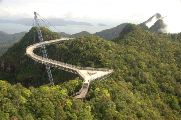 Skybridge, el puente curvo de Langkawi, Malasia.