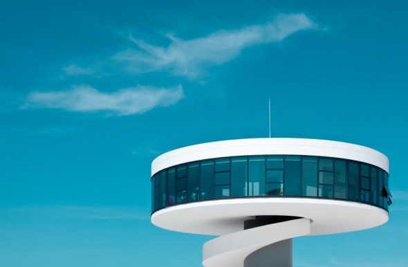 La obra con que Oscar Niemeyer celebró 103 años de edad