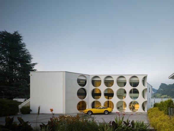 Diseño Retro: Casa O, inspirada en la arquitectura brasileña de los años 60 / Philippe Stuebi Architekten