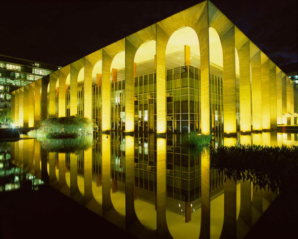 Oscar Niemeyer, fabricante de sueos