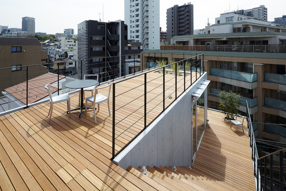 Casa japonesa con balcones