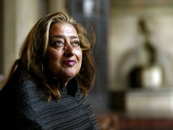 Zaha Hadid se deslinda de los obreros