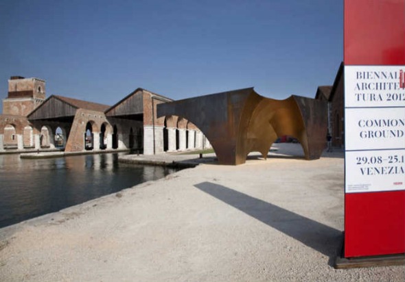 Bienal de Venecia en contra de los arquitectos de lite.
