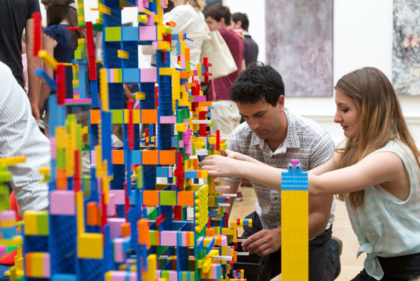 Zaha Hadid, Rogers Stirk Harbour entre otros juegan LEGO juntos