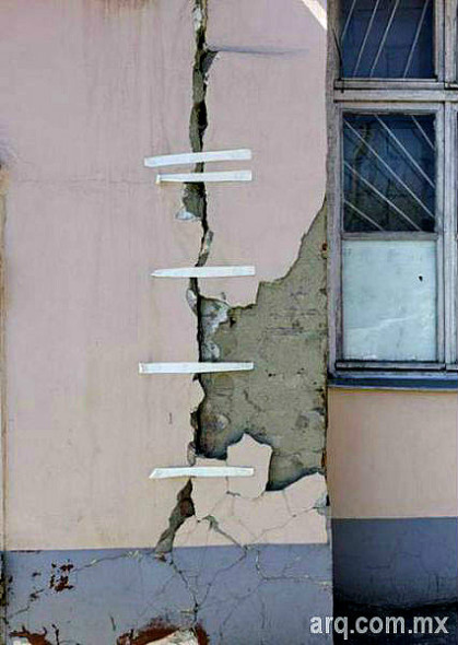 Humor en la arquitectura. Reparación de muros