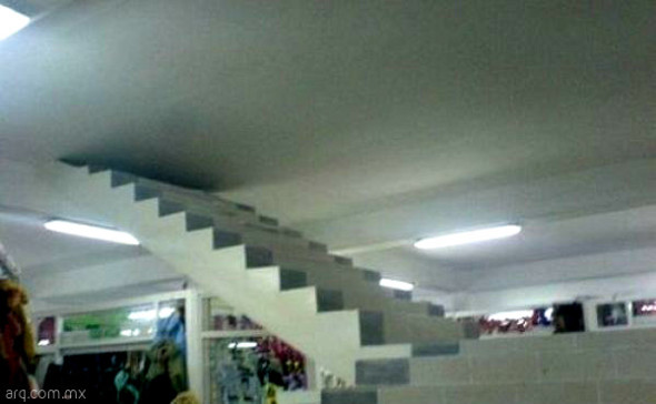 Humor en la Arquitectura. Escaleras clausuradas