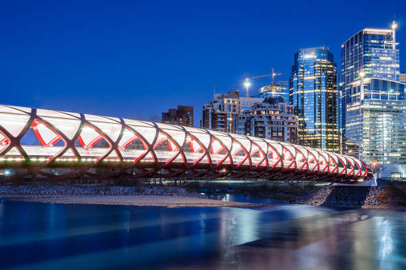 The Peace Bridge, el puente de Calatrava para la ciudad de Calgary [Santiago Calatrava].