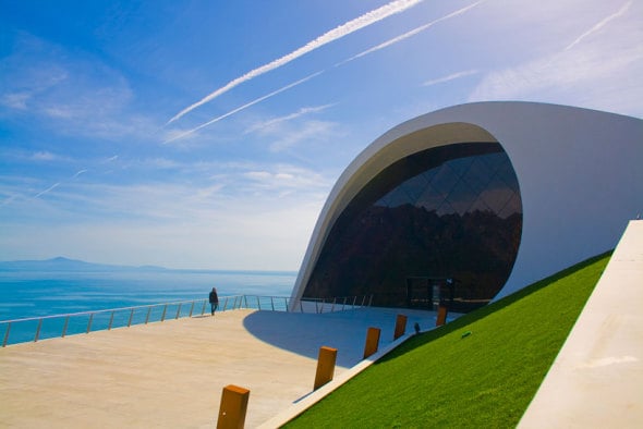 El auditorio que Oscar Niemeyer diseñó en Ravello, Italia