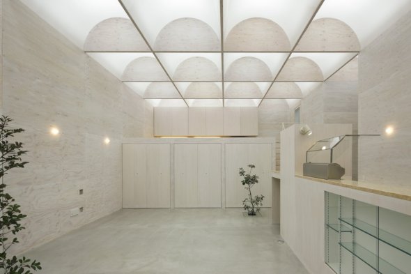 Vivienda sin ventanas con mucha luz natural: Casa Daylight,Takeshi Hosaka Architects