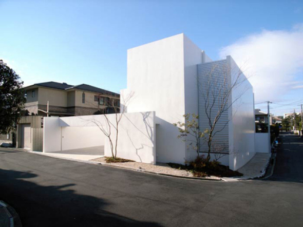 La Pulcritud del Blanco, Casa en Senri, Osaka / Akira Sakamoto