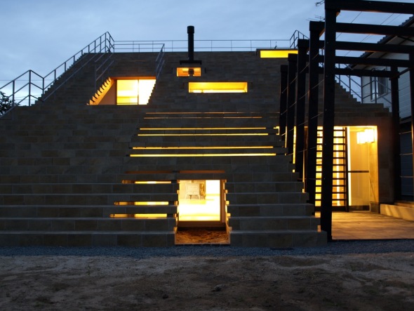 La Casa-escalera / Y+Mdo Arquitectos