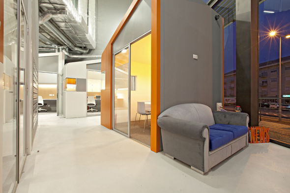 Un lúdico espacio para trabajar: Factory Business Center. Simpli Design