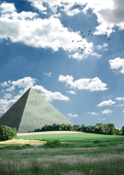 La Gran Pirámide de Dessau  / Ingo Niermann y Jens Thiel