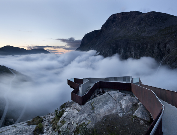 Un lugar que hace realidad el sueño de muchos, tocar las nubes y flotar entre montañas. Paseo Turístico Trollistigen