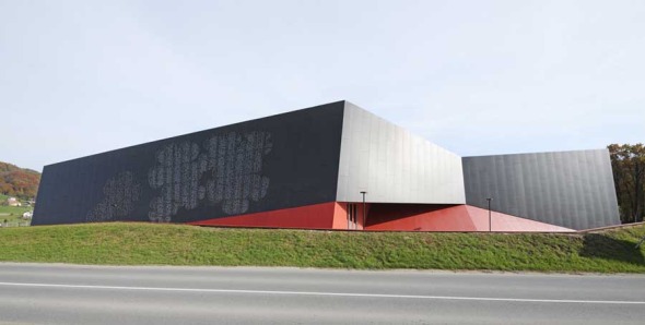 Centro Deportivo y Cultural de Podcetrtek, Eslovenia / Enota