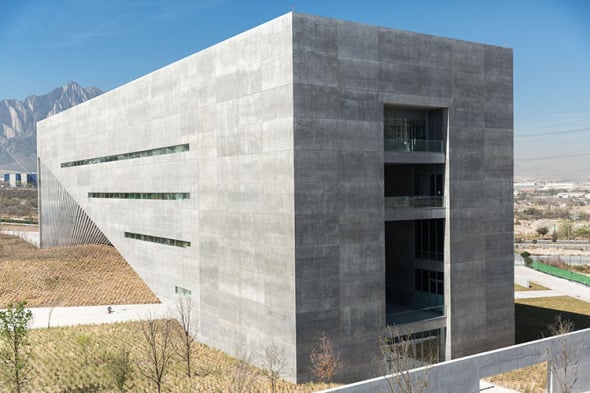 Las paredes blancas de obra de Tadao Ando invitan a crear y abrir la mente
