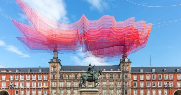 Redes flotantes en la Plaza Mayor de Madrid