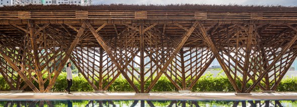 Pabellón hiperbólico construido con bambú