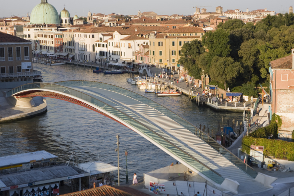 Calatrava multado por negligencia en su puente veneciano
