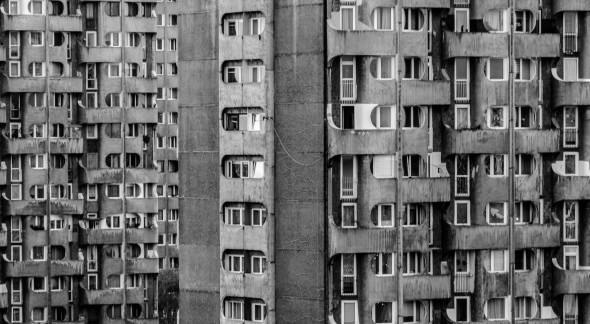 La muerte de los edificios brutalistas retratada por un arquitecto