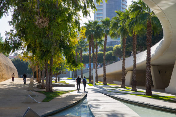 Zaha Hadid Architects construye en un foso seco un parque